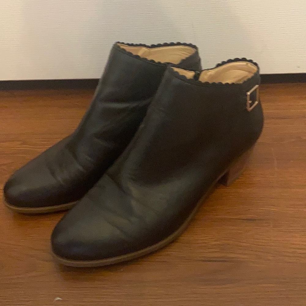 Crown and Ivy Boots